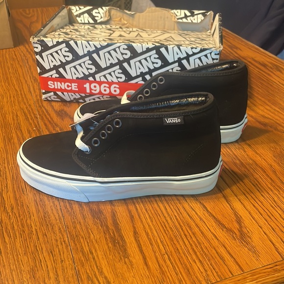 Vans chukka boot shoes in black/white, men’s 4.5, women’s six. New with box. - Picture 3 of 11